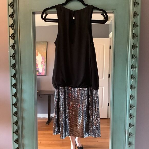 Cache Flapper Style Sequined Dress. - Picture 3 of 7